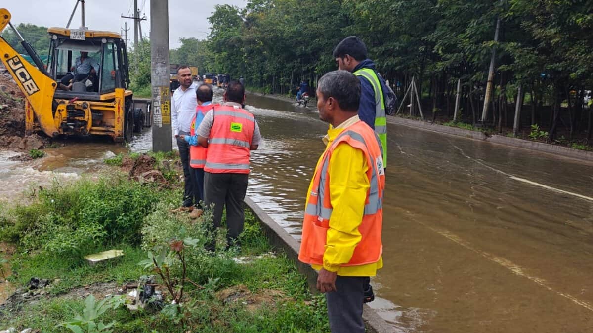 GHMC commissioner RV karnan inspecting Rajendranagar Circle and Jalpally Cheruvu on Thursday