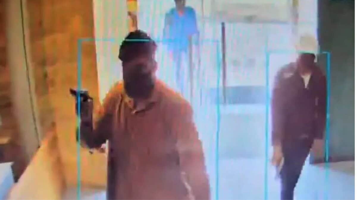 Robbery at Khazana Jewellers in Hyderabad