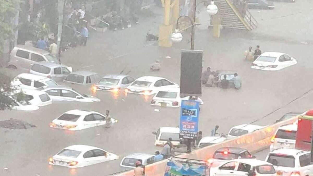 Traffic comes to a standstill amid rains in Pakistan