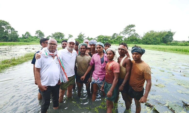 Vote Adhikar Yatra Rahul Gandhi with Farmers in Bihar