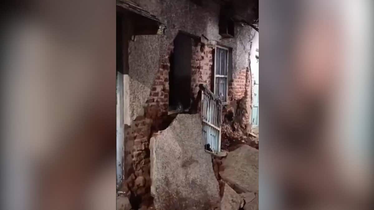 Heavy rains in Hyderabad result in a portion of a building to collapse in Hussaini Alam