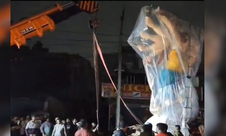 Two people died of electrocution while transporting Ganesh idol in Hyderabad