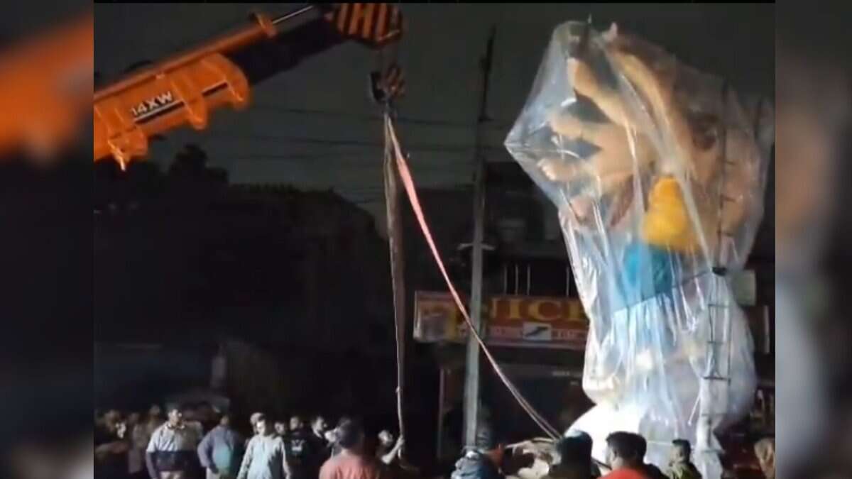 Two people died of electrocution while transporting Ganesh idol in Hyderabad