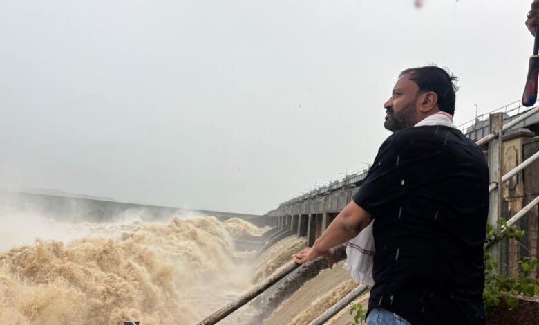 Jukkal MLA inspects Nizam Sagar dam, monitors flood relief measures