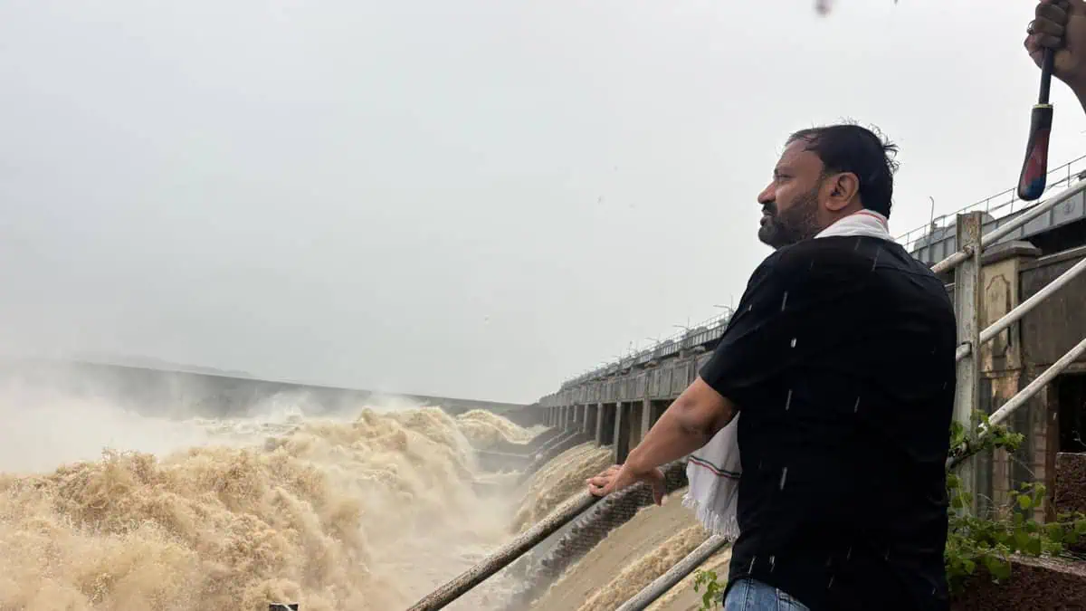 Jukkal MLA inspects Nizam Sagar dam, monitors flood relief measures