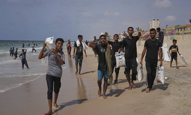 Palestinians collect humanitarian aid