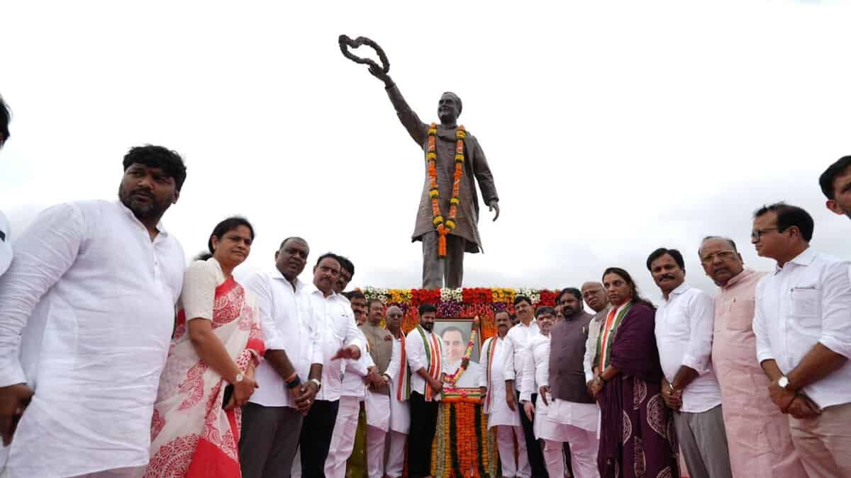 Revanth Reddy offering tribute at Rajiv Gandhi's statue at the State Secretariat
