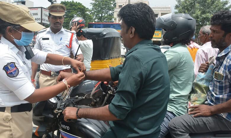 Traffic police in Hyderabad ties rakhis to helmetless drivers