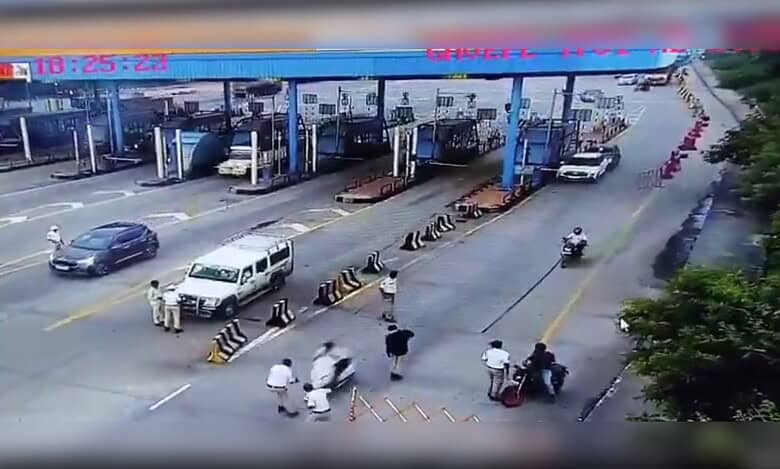 Traffic cop hit by speeding motorist at toll gate in Telangana