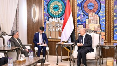 Yemen’s President Rashad al-Alimi meets Indian Ambassador Suhel Khan in Riyadh, seated across a table with officials and Yemen’s national flag in the background.