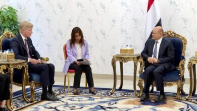 Chairman of Yemen’s Presidential Leadership Council Rashad al-Alimi meets UN Special Envoy Hans Grundberg in Riyadh to discuss peace efforts.
