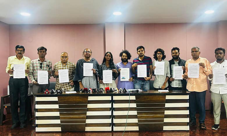 The image shows activists demanding shut down of Waste to Energy (WTE) incineration plants at Dundigal, and Jawaharnagar in Hyderabad, on Friday, September 26, 2025.
