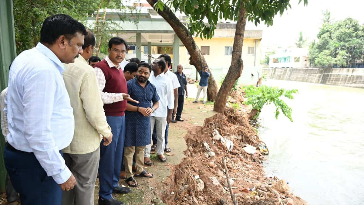 HYDRAA chief orders desilting, constructing canals in flood-affected areas