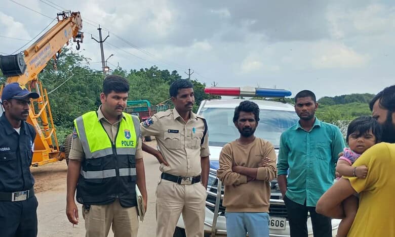 The image shows the police speaking to Mohd Raheem, who tried to kill himself by drowning in Dundigal Cheruvu on Saturday, September 6, 2025.