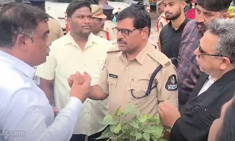 Hyderabad: AIMIM cadre resist function hall seizure, tension in Hyderguda
