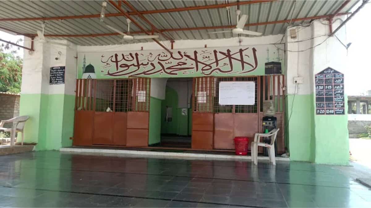 The Qutub Shahi era Masjid-E-Hussaini in Sultanpur of Balapur is marred in ownership dispute between two parties.