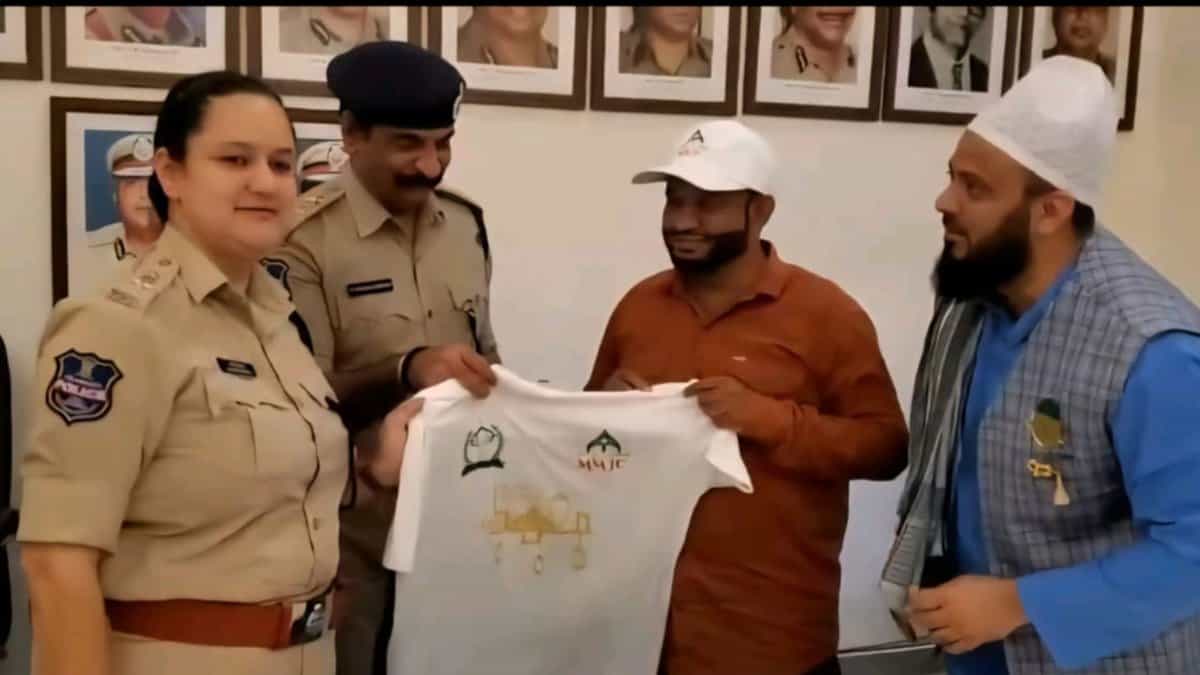 Markazi Milad Juloos Committee met with Hyderabad South Zone's Deputy Commissioner of Police to discuss Milad-un-Nabi procession