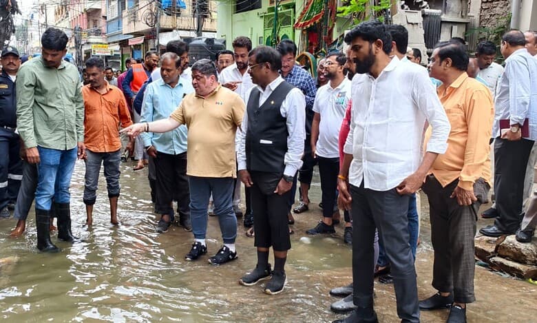 Telangana ministers, GHMC officials review pending works in OU Colony