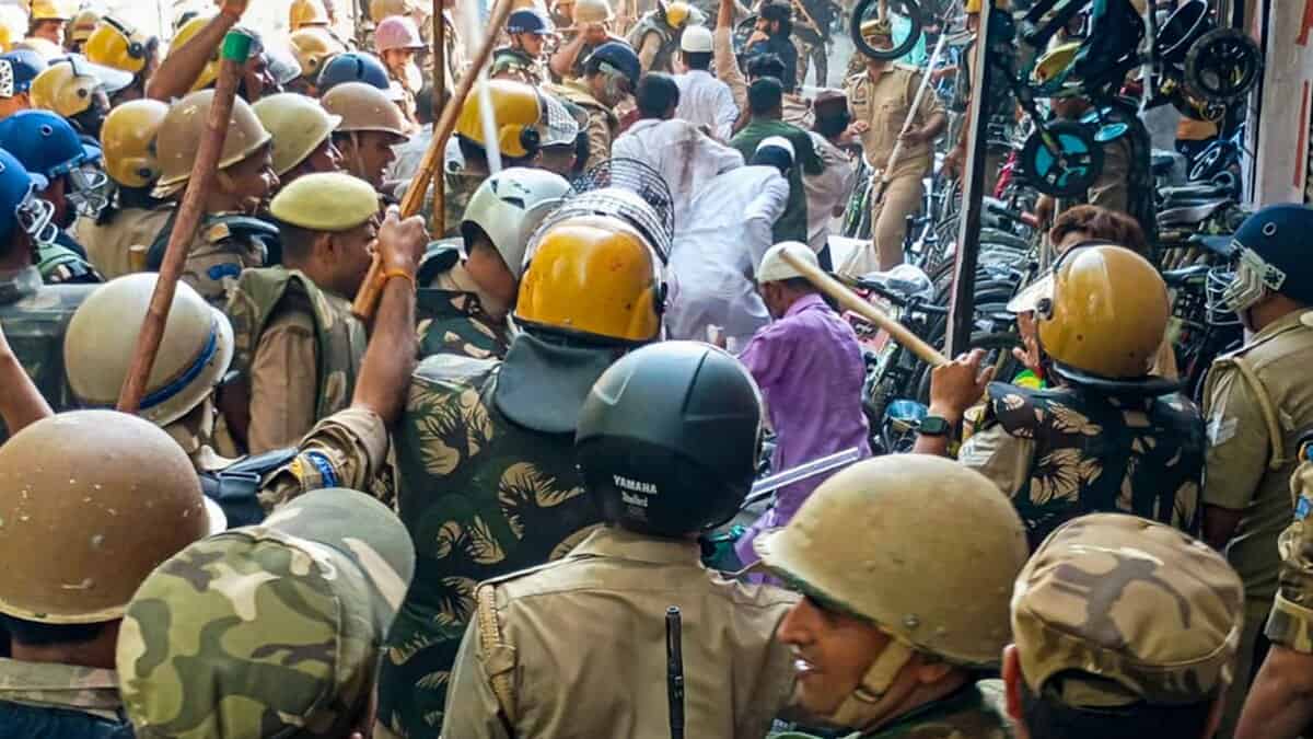 Protest over I Love Mohammad posters in Bareilly