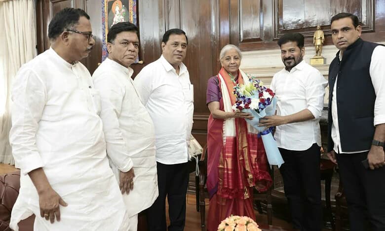 Telangana seeks Centre's support for construction of Young India schools