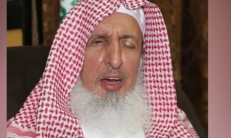 The image of late Grand Mufti of Saudi Arabia, Sheikh Abdulaziz Bin Abdullah Al al-Sheikh.