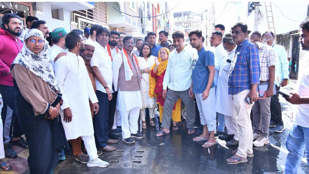 Hyderabad floods: Minister, Mayor promise solution to Shaikpet residents
