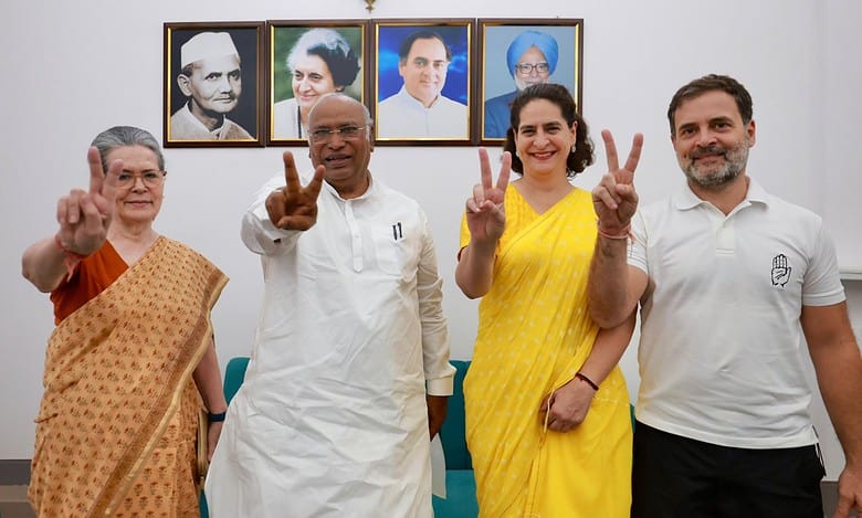 Sonia Gandhi, Malikarjun Kharge, Priyanka Gandhi and rahul gandhi