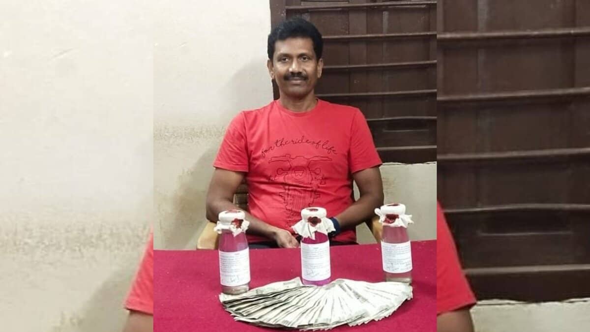 Official caught accepting Rs 50000 bribe (Photo: X/Telangana ACB)