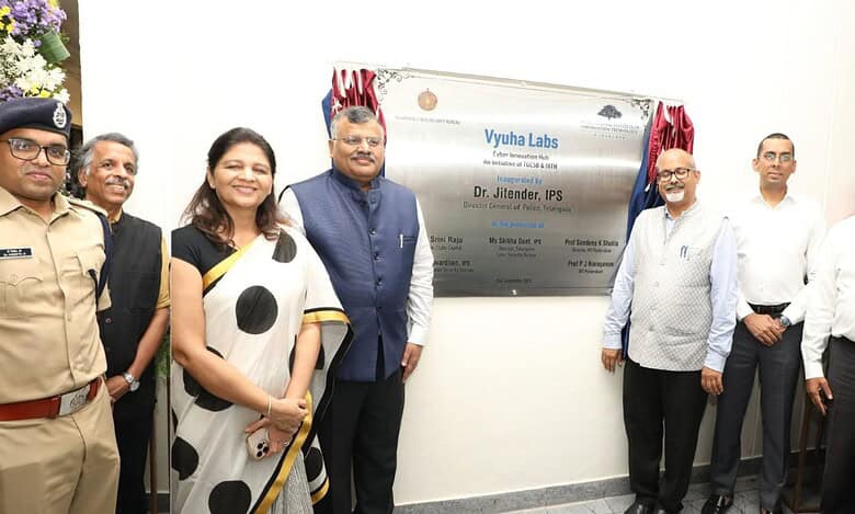 TGCSB Director Shikha Gel and Telangana DGP DR Jitendra with representatives of IIIT-Hyderabad