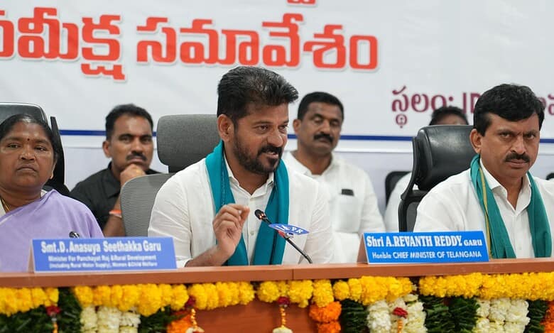 Telangana CM Revanth Reddy flanked by In-charge minister Seethakka and Revenue and Housing minister Ponguleti Srinivasa Reddy in Kamareddy on Thursday