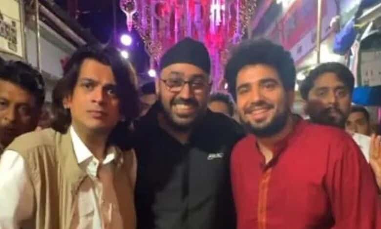 Comedian Sama Raina is seen with Shiv Sena leader Rahool Kanal who vandalised the Habitat studio in Mumbai