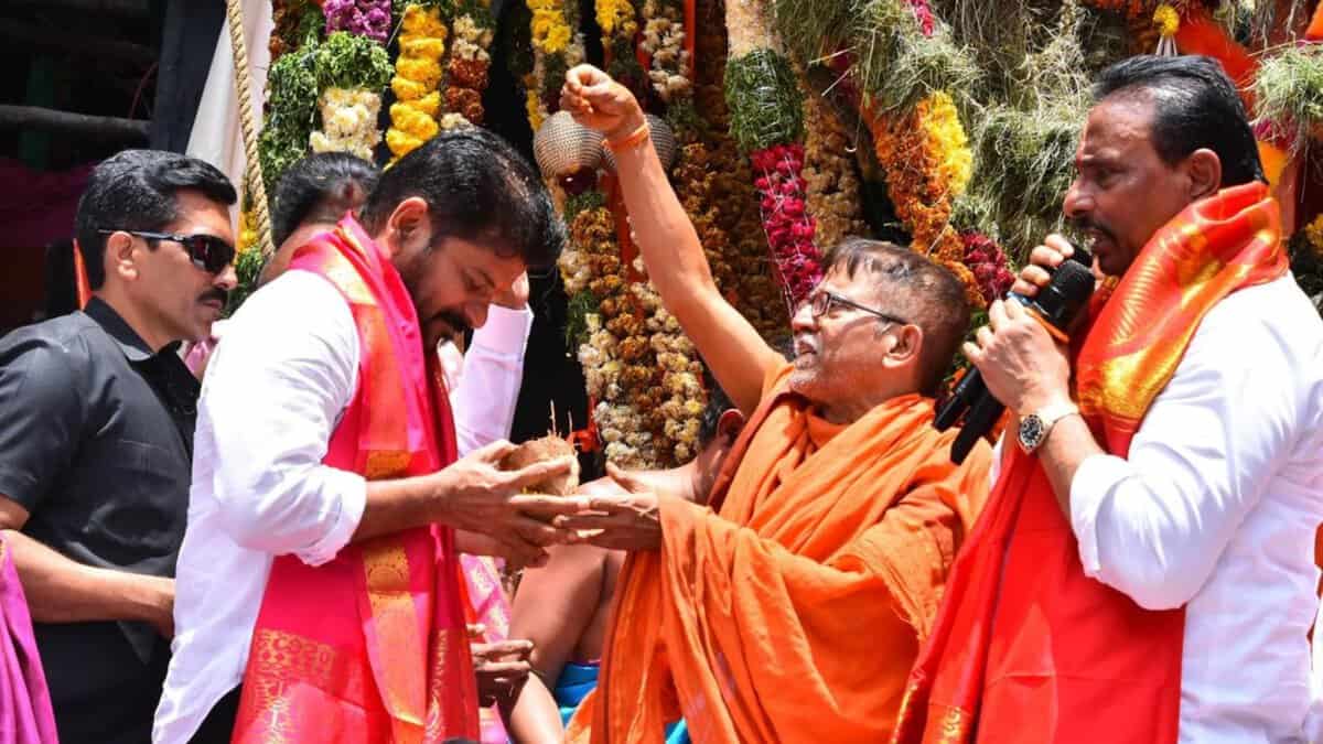 Telangana CM Revanth visits Khairabad Ganesh