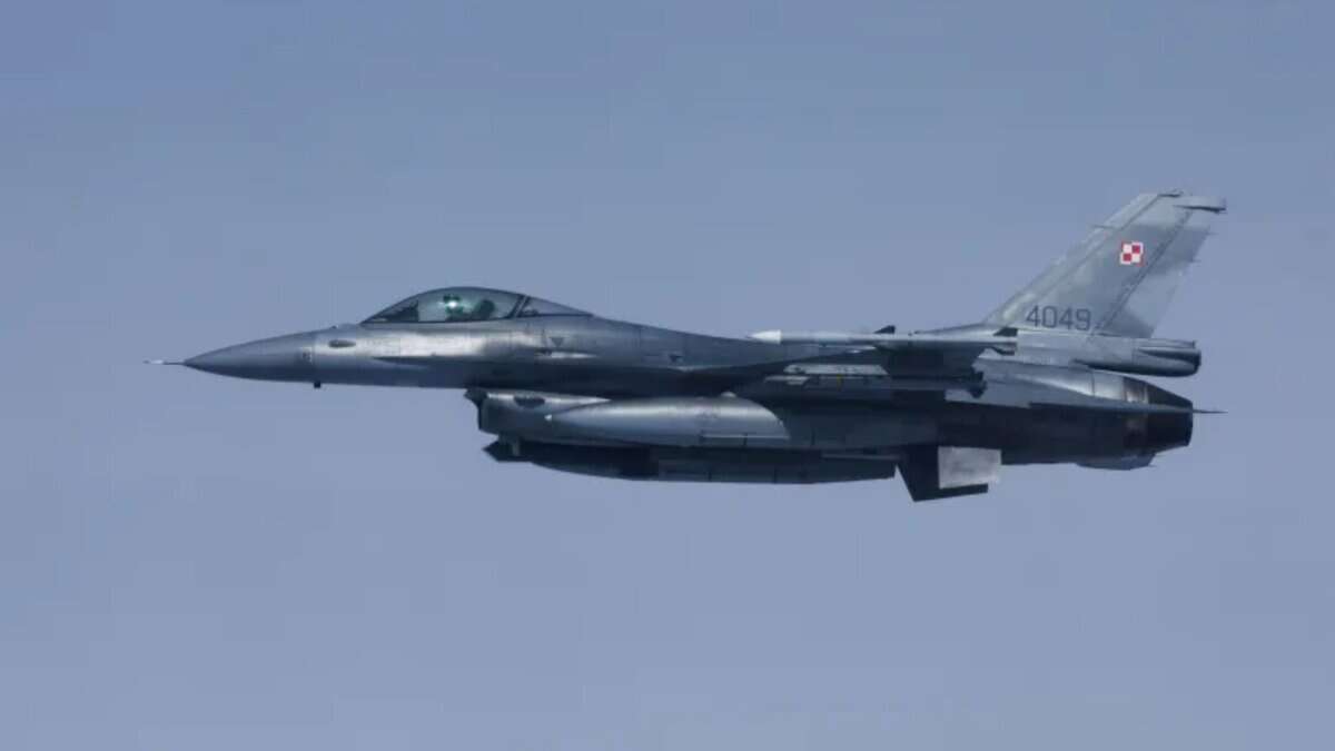 A Polish Air Force F16 fighter jet in 2022 [File: Benoit Tessier/Reuters]