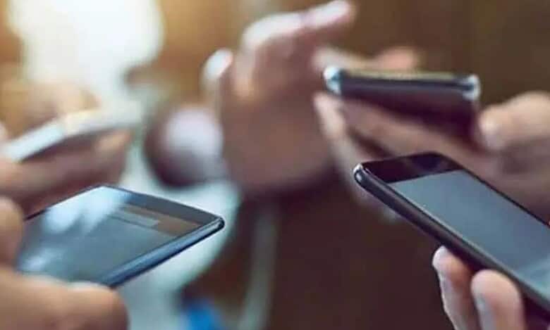 An image of mobile phones used for representational purpose