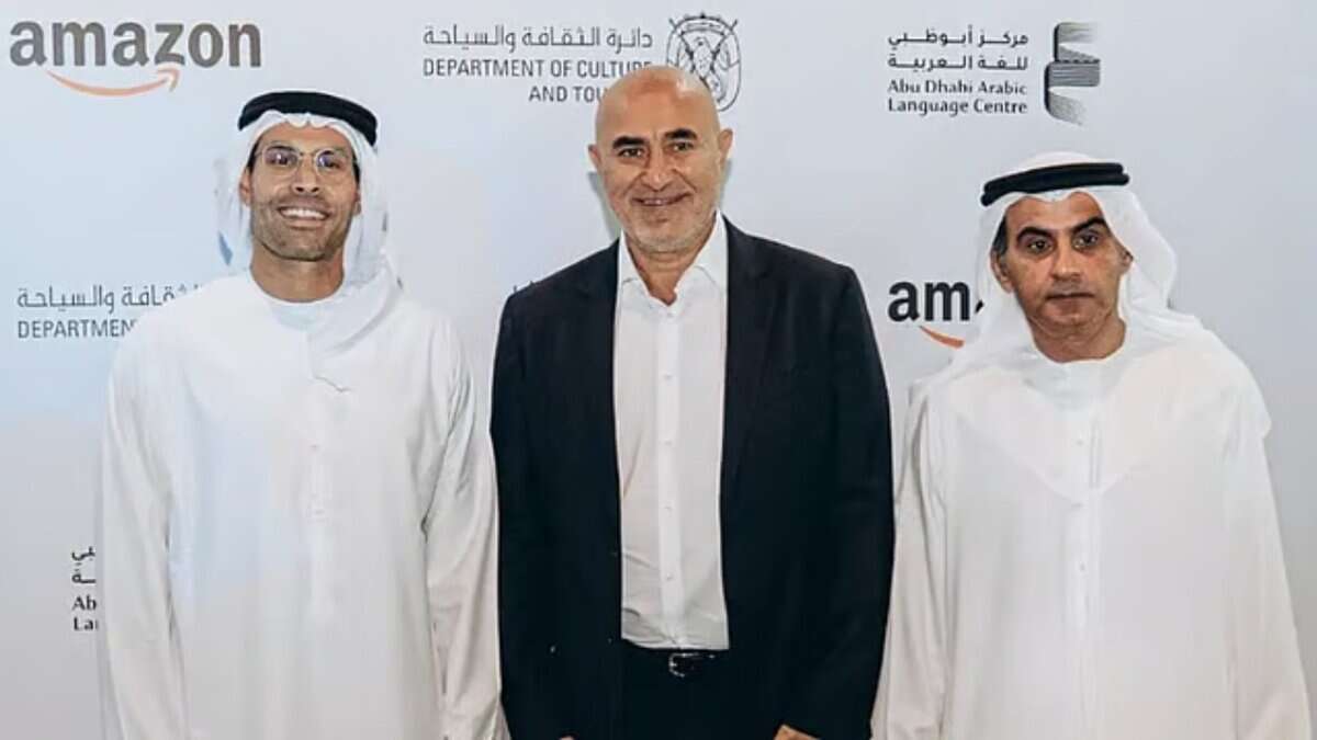 Mohamed Khalifa Al Mubarak, Chairman of DCT Abu Dhabi and Ronaldo Mouchawar at the agreement signing for digital arabic library