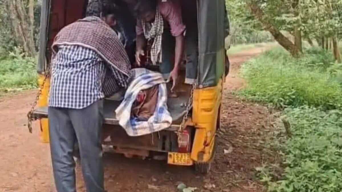 A woman's body is shifted in a taxi in Telangana