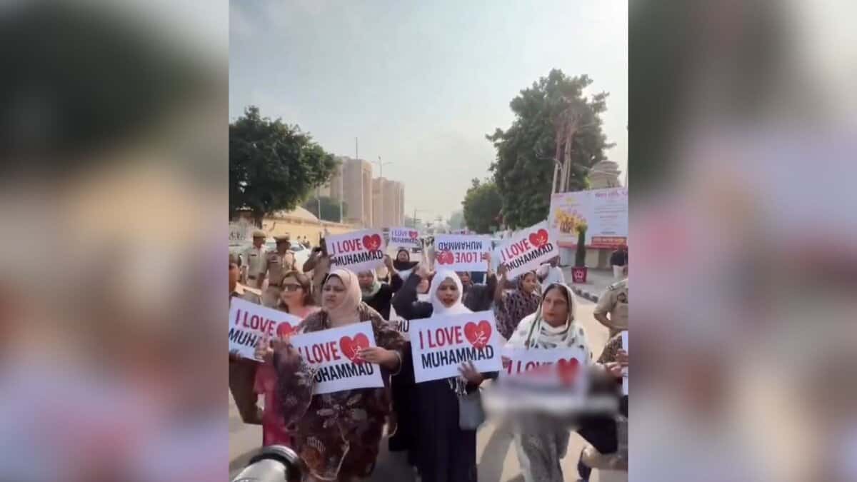 Muslim women protestors in front of the Vidhan Sabha in Lucknow