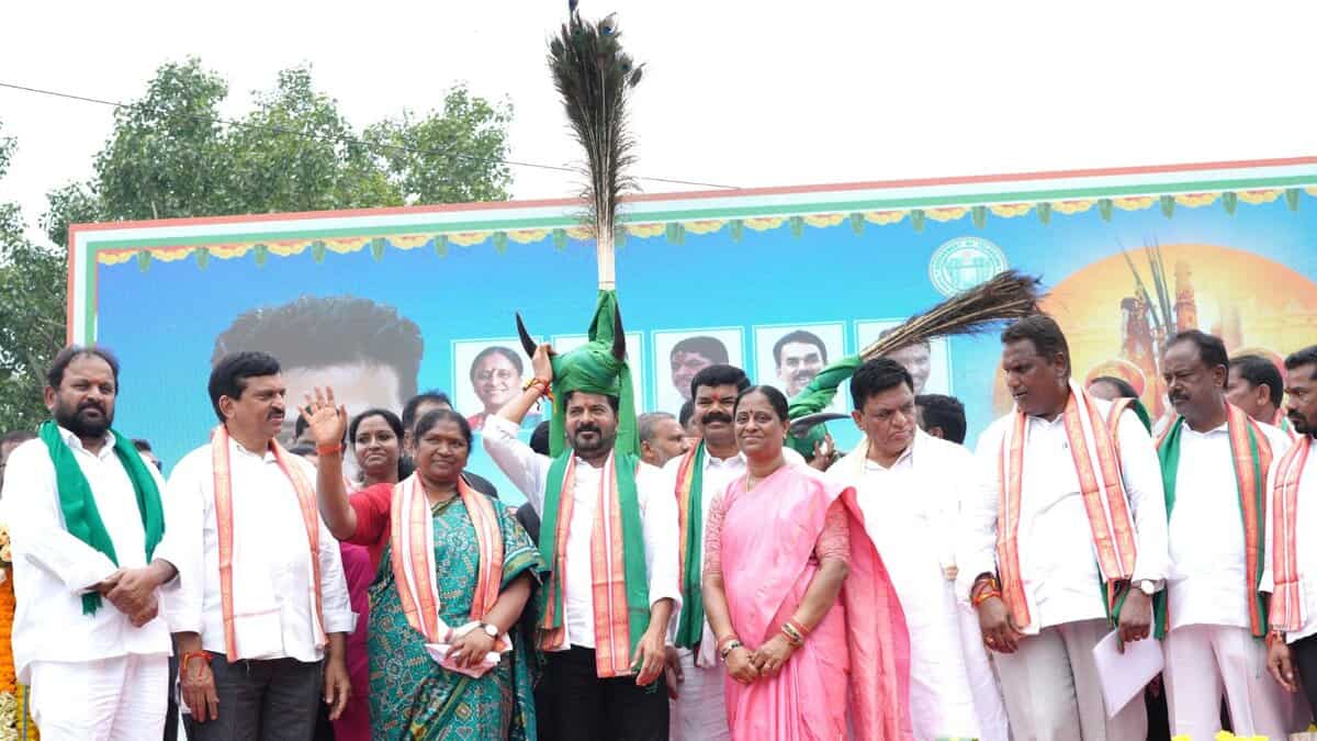 Telangana CM Revanth Reddy flanked by Minister for Panchayati Raj Dansari Anasuya (Seethakka, left) and Minister for Environment and Forest, Konda Surekha (right)