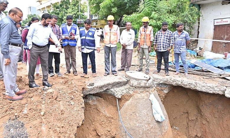 HMWSSB managing director Ashok Reddy inspects repair works of a sewer trunk main pipeline at Vanasthalipuram