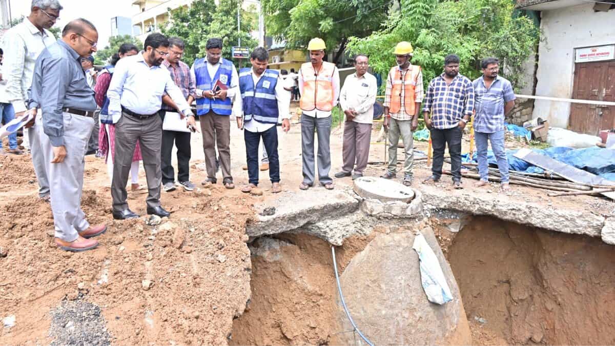 HMWSSB managing director Ashok Reddy inspects repair works of a sewer trunk main pipeline at Vanasthalipuram