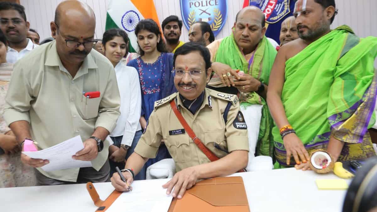 VC Sajjanar takes charge as new Hyderabad police commissioner