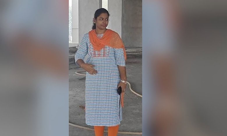 Town planning official caught by Telangana ACB for demanding Rs 10 lakh bribe.