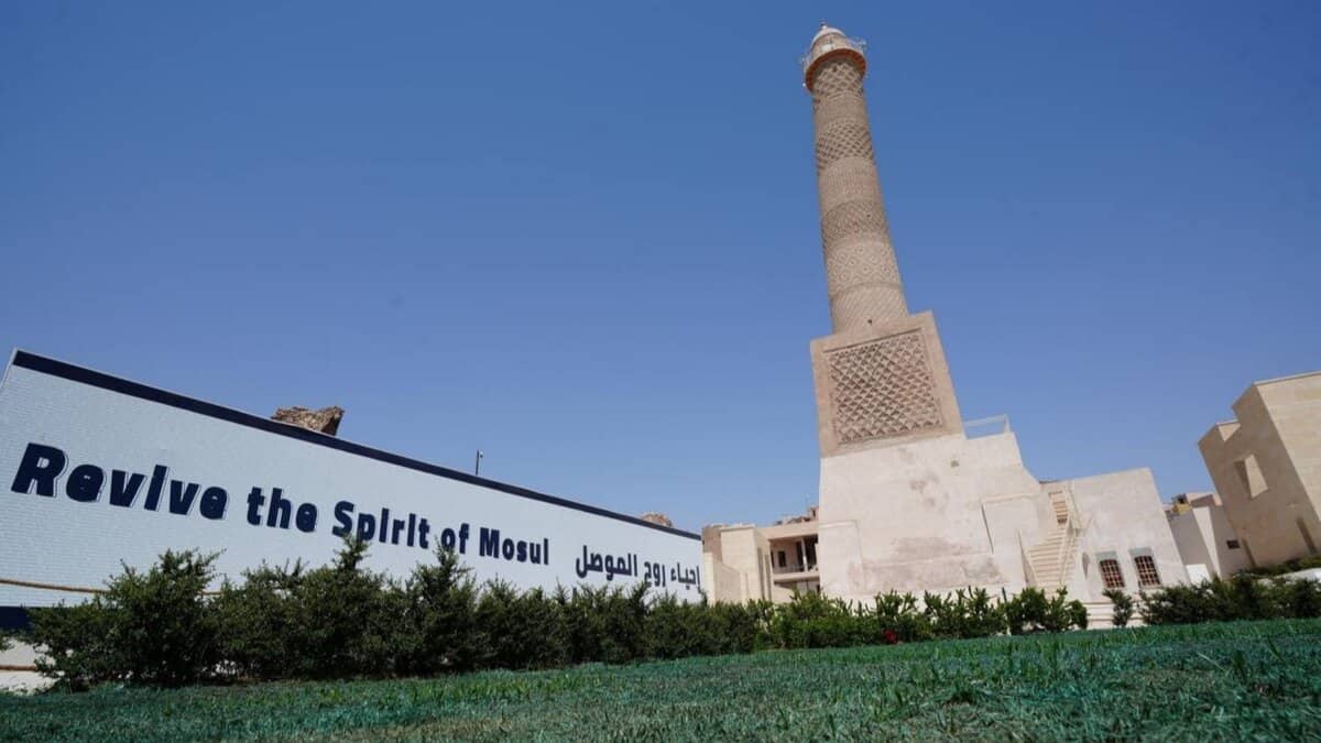 Restored al-Hadba minaret of Mosul’s al-Nuri mosque with a banner reading “Revive the Spirit of Mosul.”