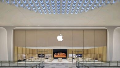 Front view of Apple’s new retail store at Al Jimi Mall in Al Ain, UAE, with modern glass façade and illuminated Apple logo.