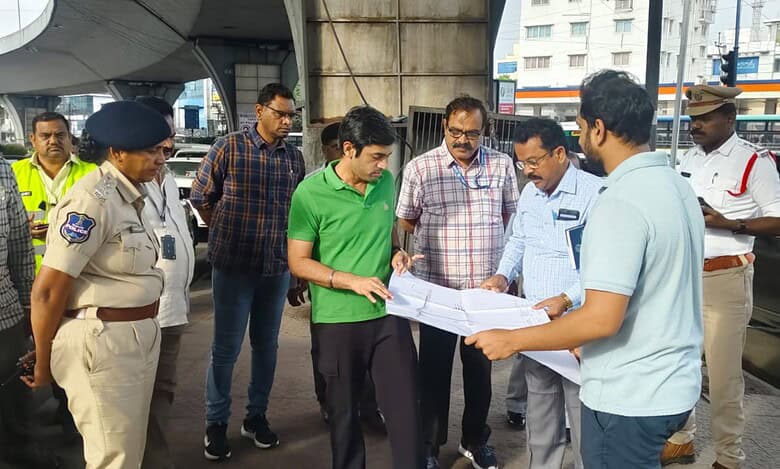 Khairtabad Zonal commissioner inspects the Rethibowli-Nanal Nagar Junction flyover route