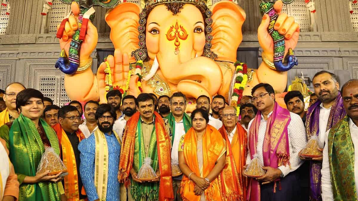 Hyderabad police commissioner CV Anand inspects immersion route for the Balapur Ganesh.