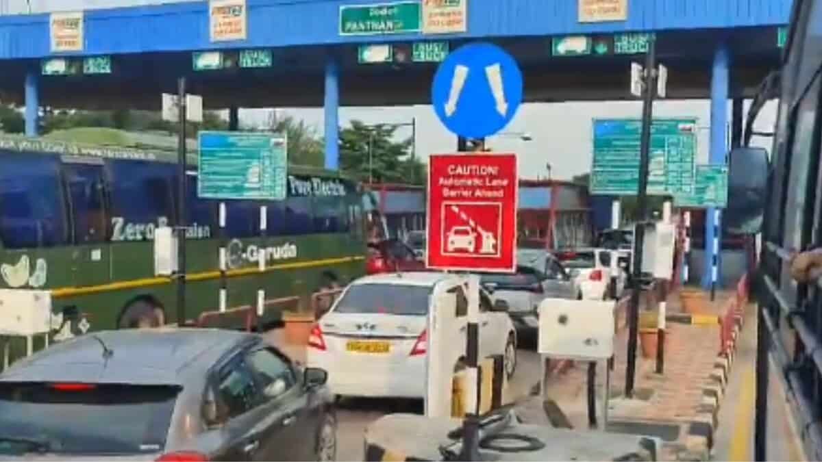 Pantangi Toll Plaza choked due to holiday rush