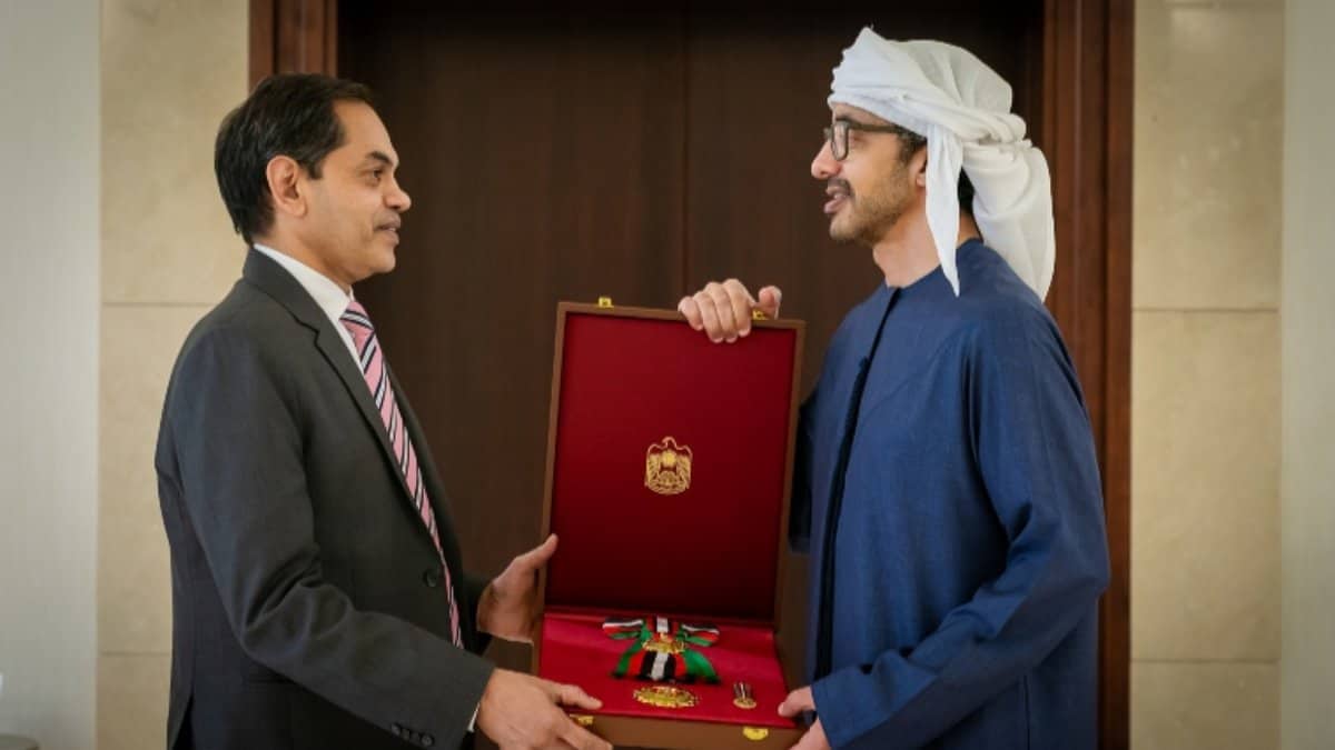 Indian ambassador Sunjay Sudhir receives the Order of Zayed II – First Class from Sheikh Abdullah bin Zayed in Abu Dhabi.