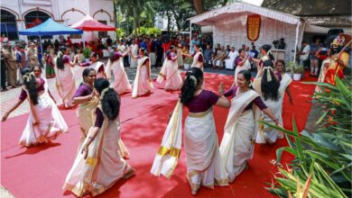 Onam festival celebrations in Kerala Thiruvananthapuram: Kerala Chief Minister Pinarayi Vijayan and state police chief Ravada Chandrasekhar during the Onam festival celebrations at the police headquarters, in Thiruvananthapuram, Tuesday, Sept. 2, 2025. (PTI Photo)