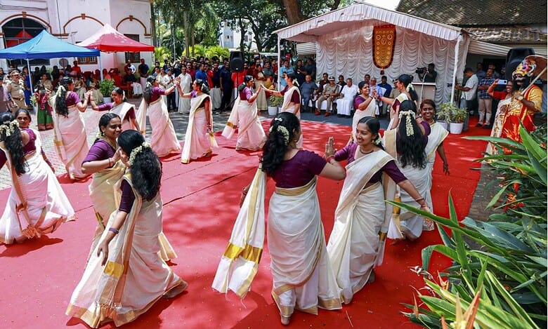 Onam festival celebrations in Kerala Thiruvananthapuram: Kerala Chief Minister Pinarayi Vijayan and state police chief Ravada Chandrasekhar during the Onam festival celebrations at the police headquarters, in Thiruvananthapuram, Tuesday, Sept. 2, 2025. (PTI Photo)